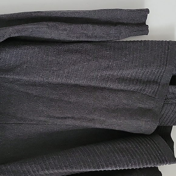 Le Chateau Cowel Neck tunic - Picture 4 of 6